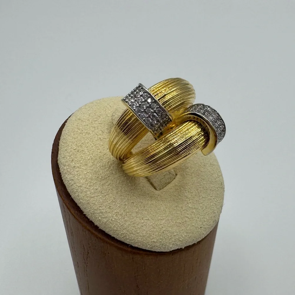 18k Asymmetrical Double Band - Picture 9 of 12